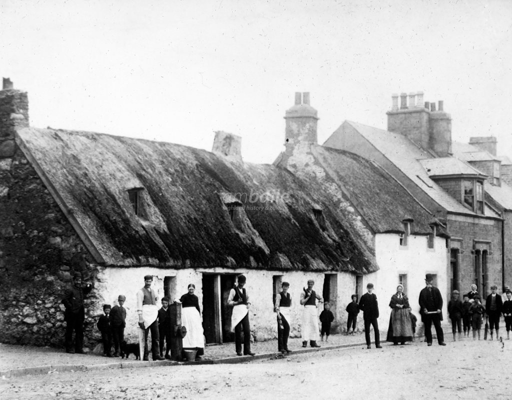 Thatched houses, Tomnahurich Street, Inverness - High Life Highland